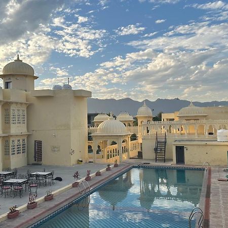 The Burj Resort Luxurious Stay Udaipur Exterior photo