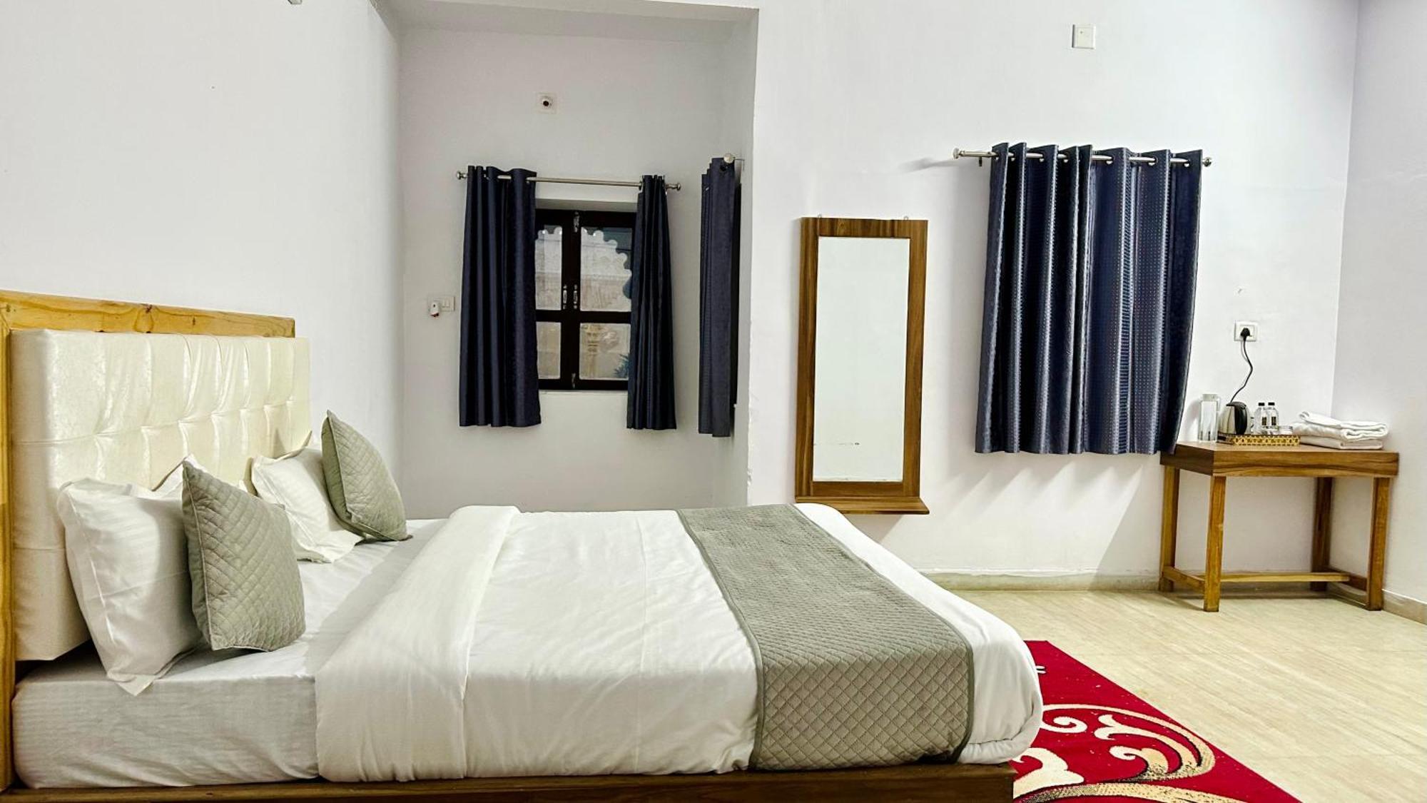 The Burj Resort Luxurious Stay Udaipur Exterior photo