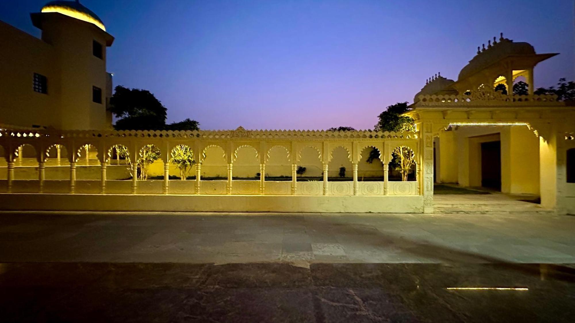 The Burj Resort Luxurious Stay Udaipur Exterior photo
